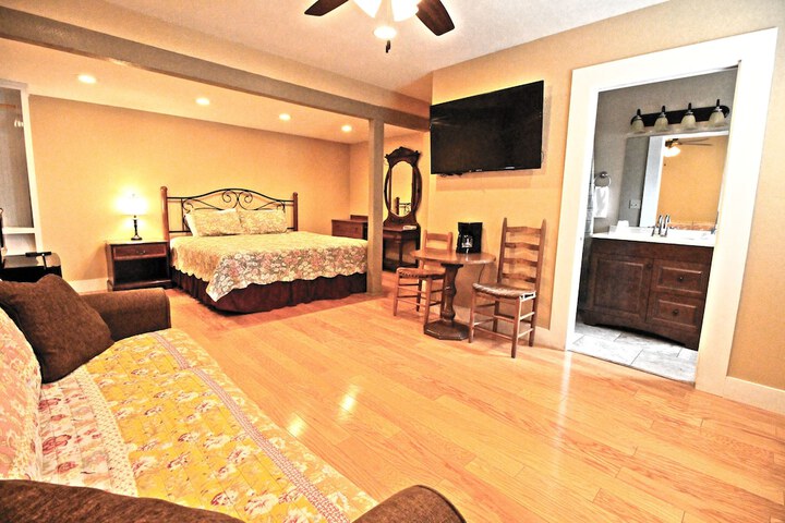 Room 32 of 67