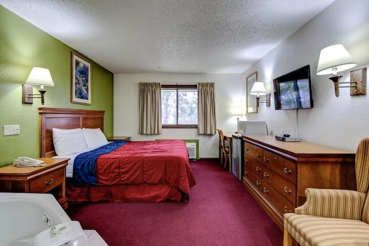 Room 13 of 33