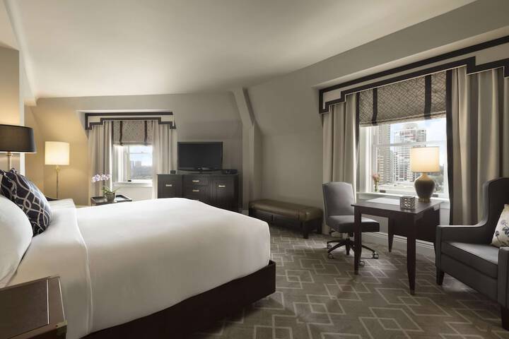 Fairmont Hotel Macdonald