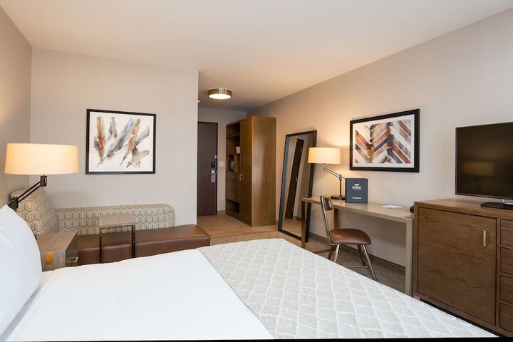 Pomeroy Inn & Suites Prince George