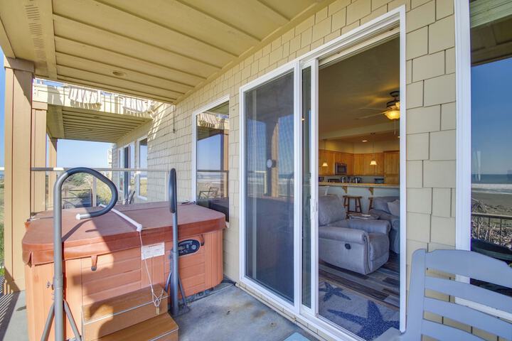 Quiet Waterfront Escape w / Hot Tub & Beach Access!