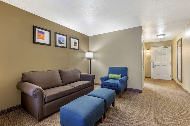 Room 12 of 32