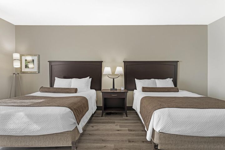 Best Western Plus Chain of Lakes Inn & Suites