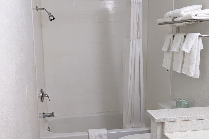 Days Inn & Suites by Wyndham Port Richey