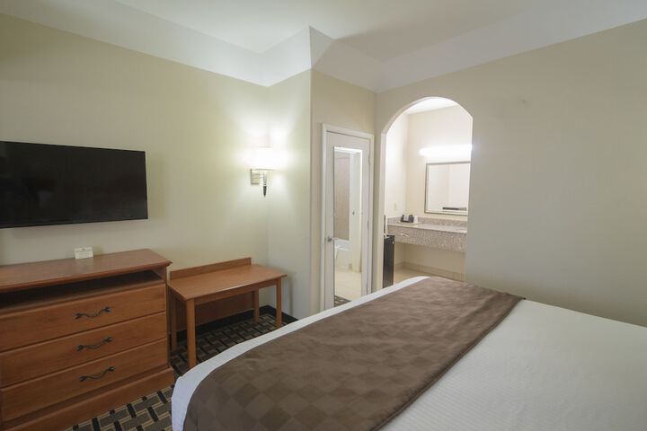 Room 25 of 33