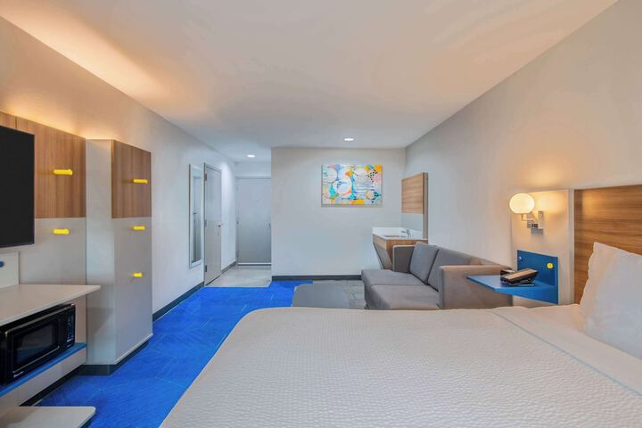 Room 20 of 33