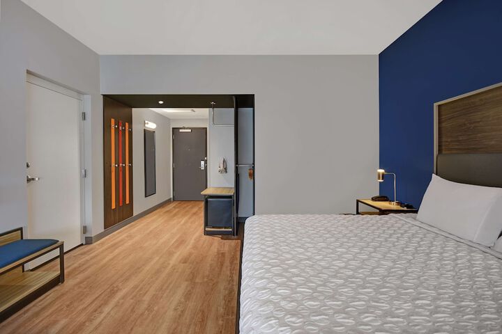 Room 25 of 34