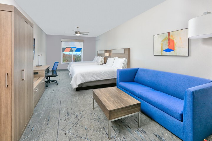 Holiday Inn Express & Suites North Dallas at Preston by IHG