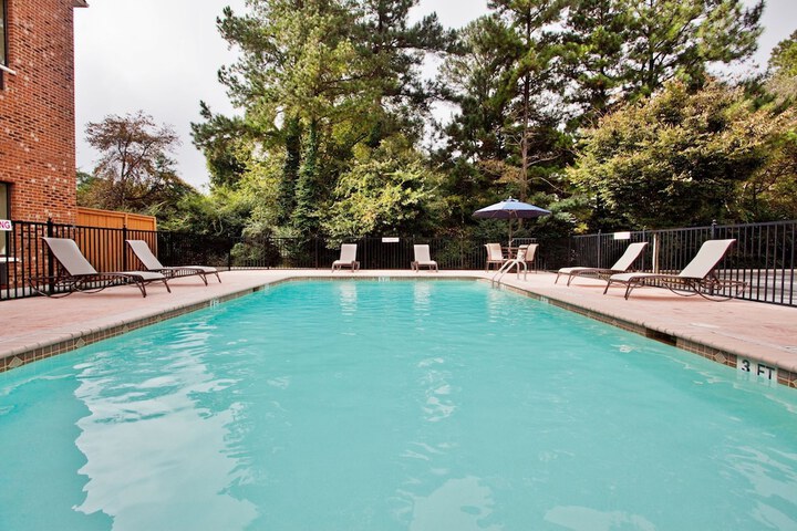 Pool 8 of 28