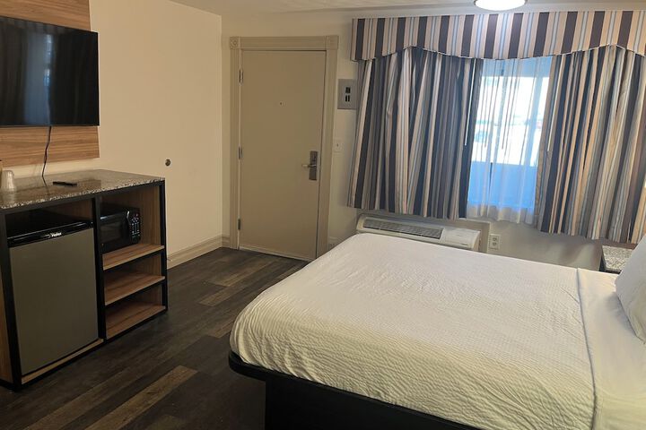 Howard Johnson by Wyndham Malden Boston Area