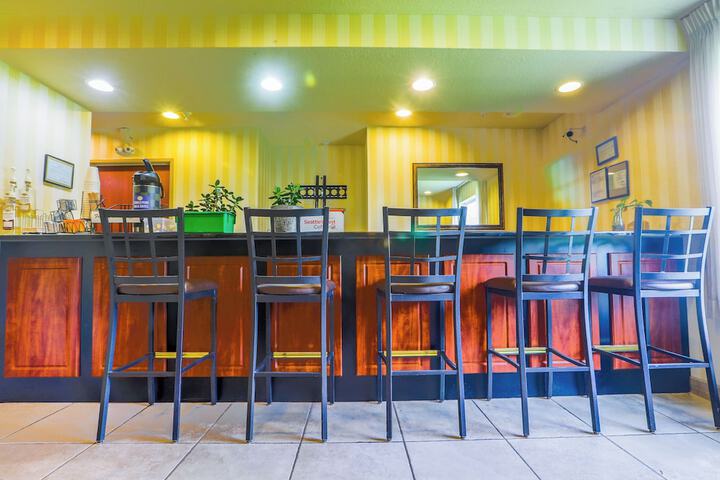 Evansville Inn & Suites by OYO