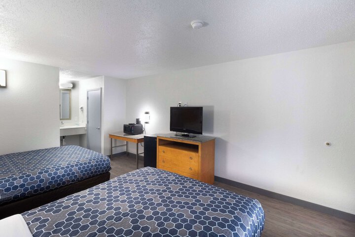 Room 22 of 32