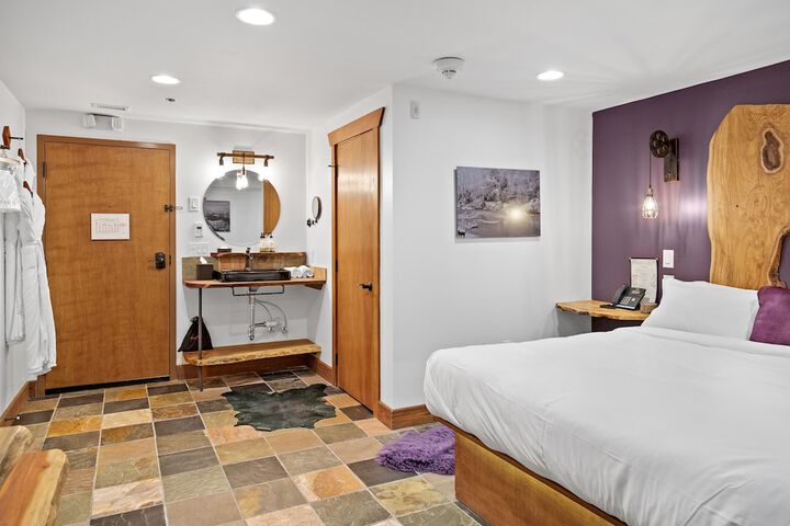 The Horton Hotel and Rooftop Lounge