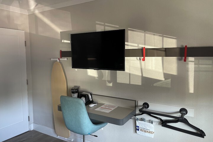 Room 6 of 31