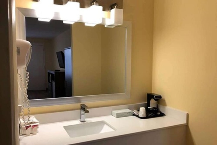 Room 6 of 20