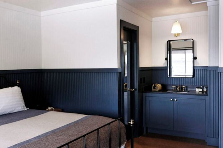 Room 49 of 66