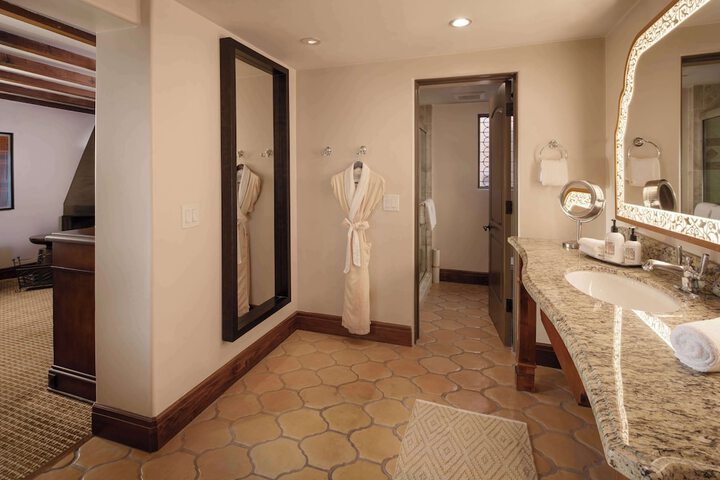 Room 40 of 148