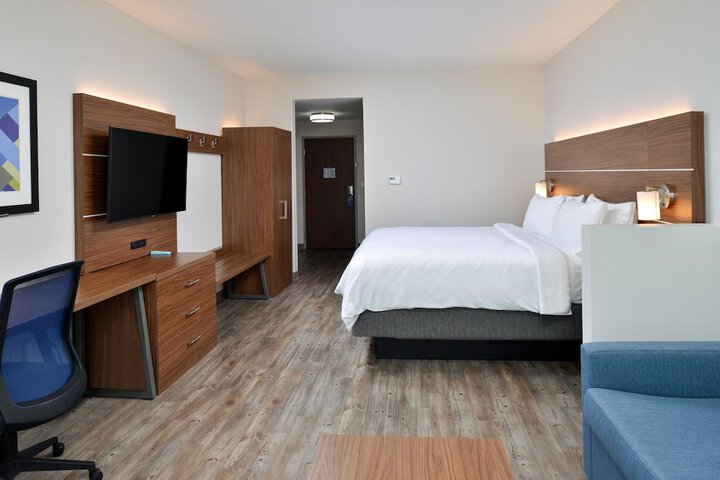 Room 32 of 79