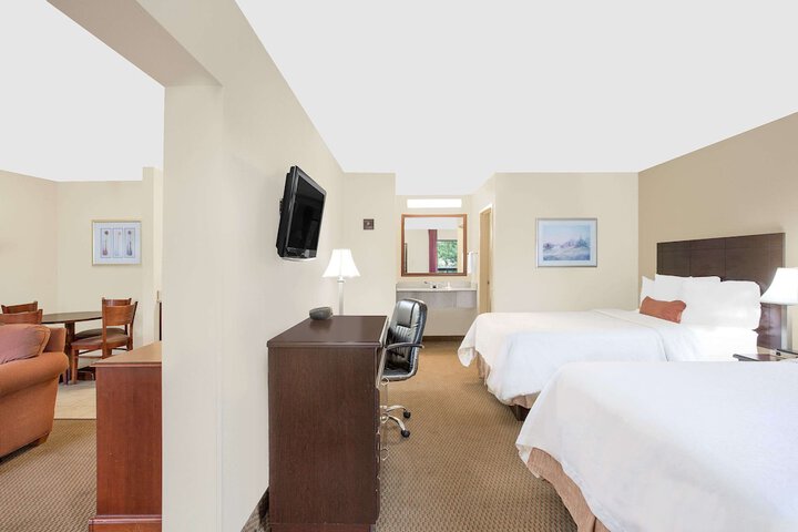 Room 8 of 16