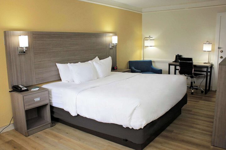 Room 18 of 48