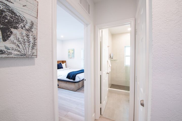 Room 32 of 85