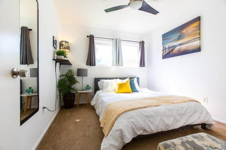 Cali Condo+BBQ+MemoryFoamBeds+12min to Beach