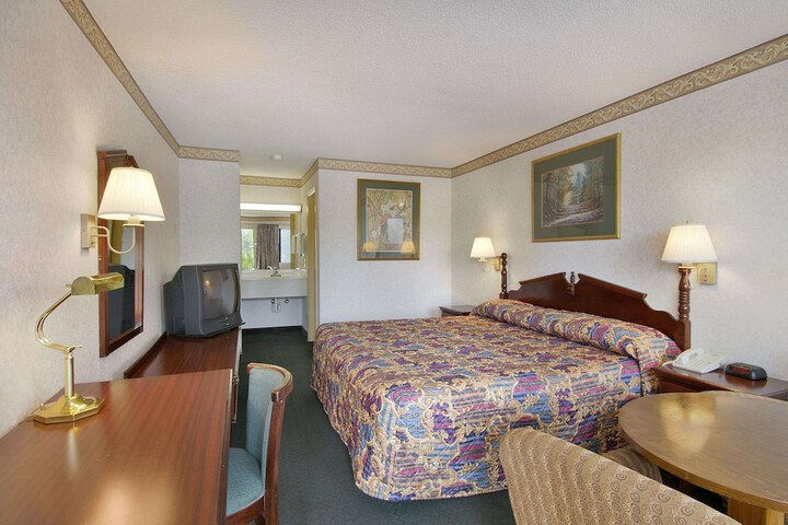 Room 5 of 13