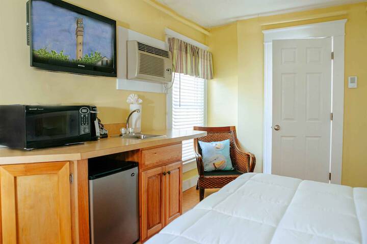 Room 100 of 118