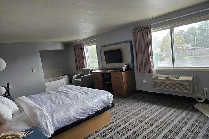 Room 28 of 40