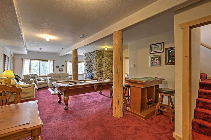 Expansive Alma Cabin w / Hot Tub & Mountain Views!
