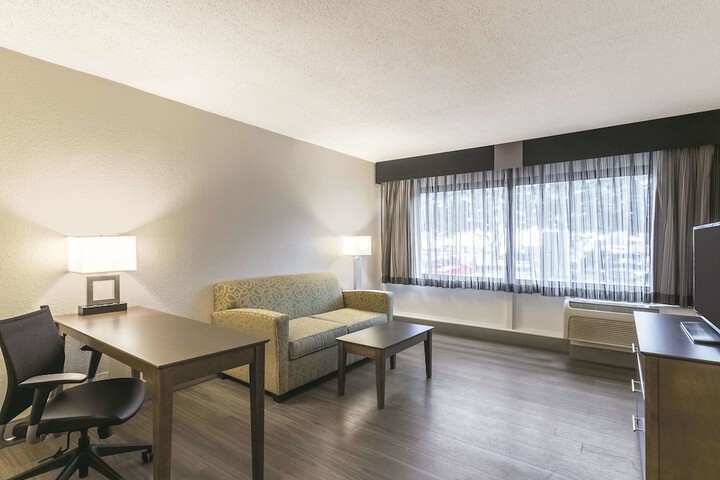 Room 10 of 19