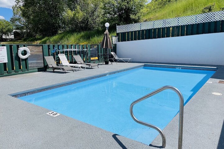 Pool 10 of 72