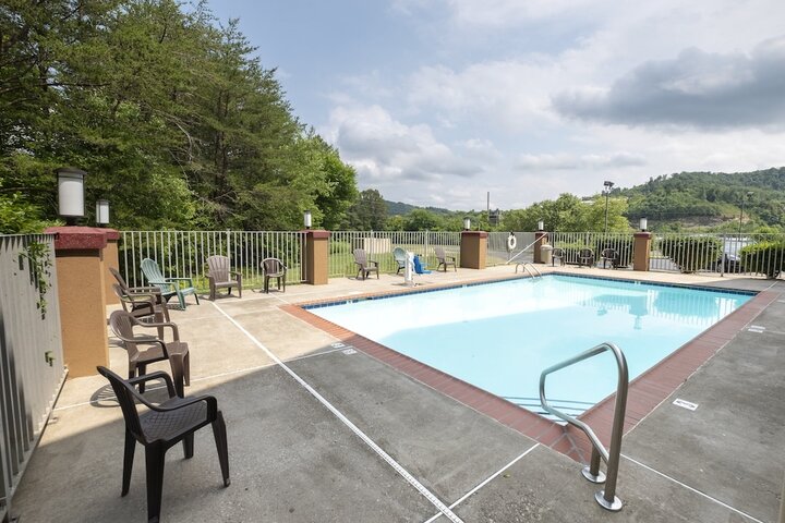 Pool 10 of 46
