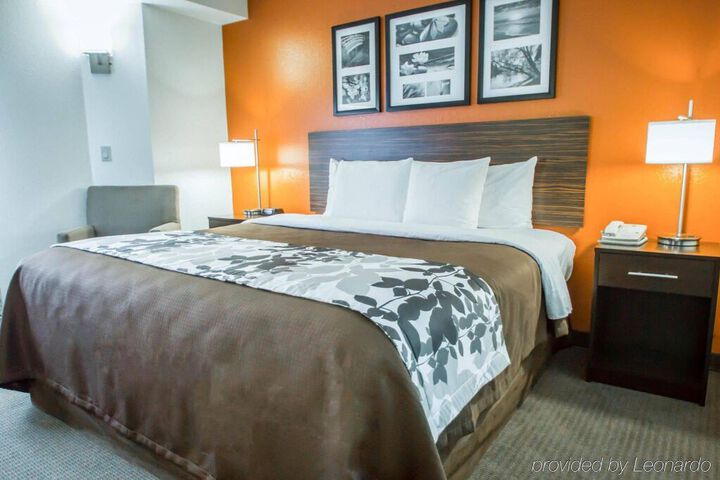 SLEEP INN & SUITES RIVERFRONT