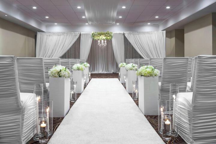 Ballroom/Hall 93 of 101