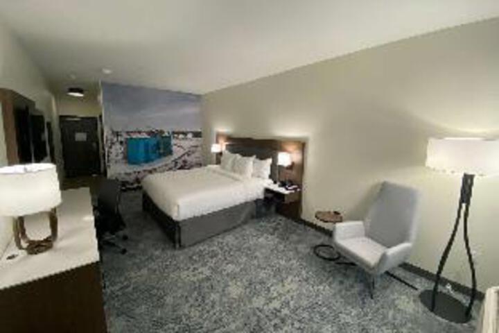 Room 8 of 18
