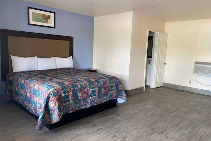 Room 12 of 18