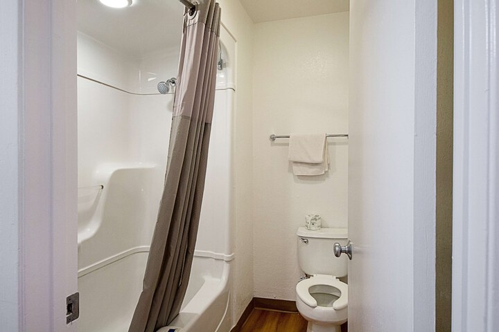 Room 25 of 29
