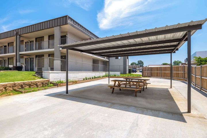 Super 8 by Wyndham Longview / North