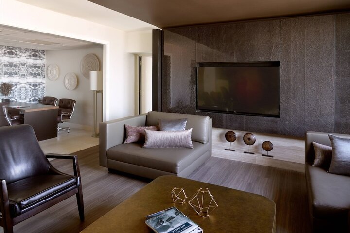 Room 45 of 166