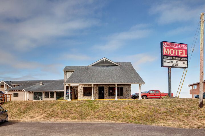 Silver Sands Motel