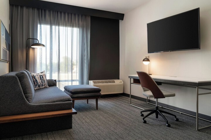 Courtyard by Marriott Fresno Clovis