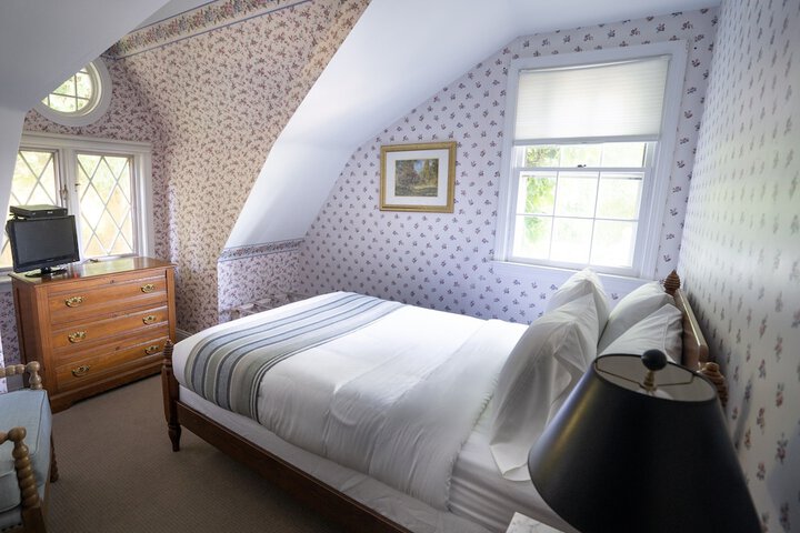 Room 18 of 114