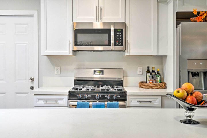 San Marcos Home w / Patio & Grill - Walk to Lake!