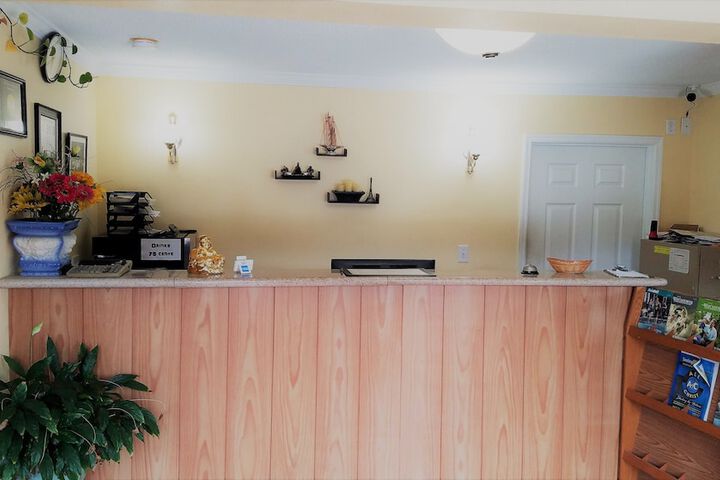 Roadway Inn