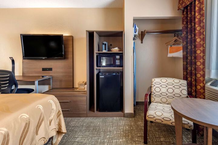 Room 28 of 32