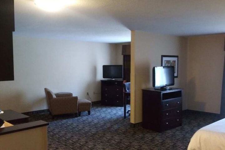 HOLIDAY INN EXPRESS & SUITES ZANESVILLE NORTH by IHG