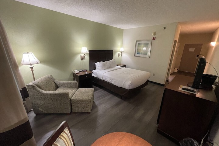 Room 62 of 141