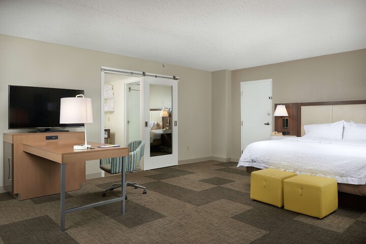 Room 28 of 40
