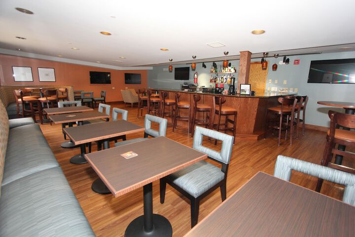 Lounge 99 of 121